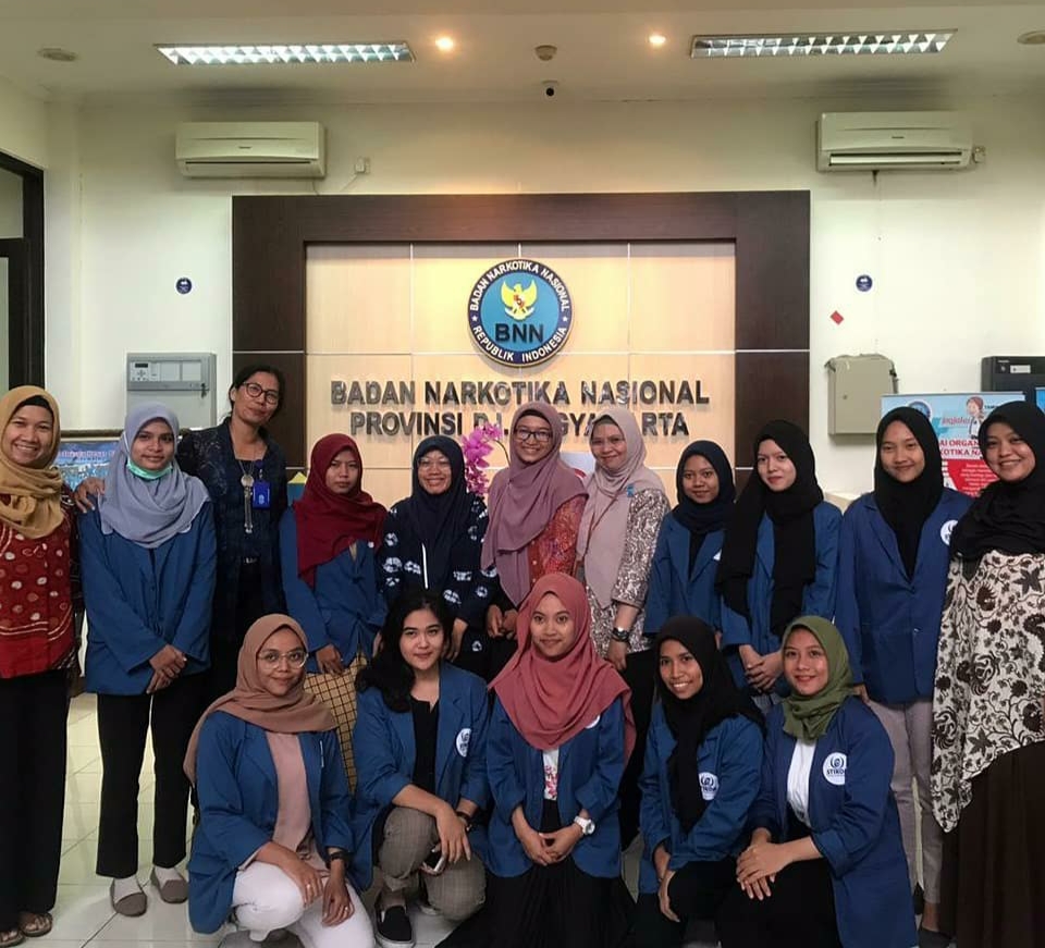 Presentasi Metode Kreatif Kampanye Anti Narkoba oleh Mahasiswa STIKOM Yogyakarta di Kantor BNNP DIY